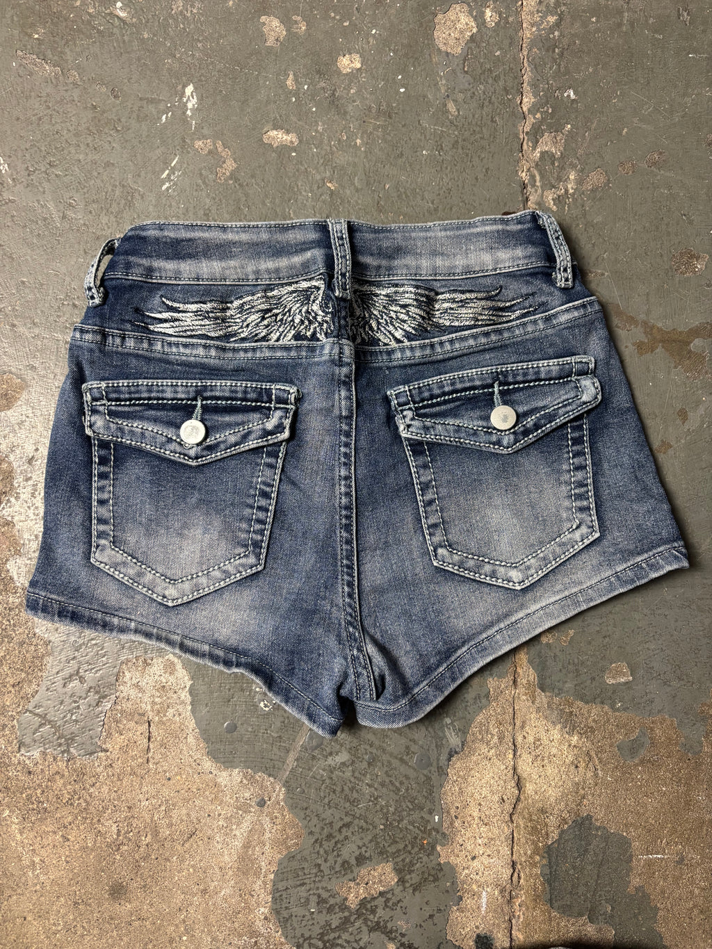 vintage-y2k-denim-shorts-hotpants-cyber-mcbling-wings-stickerei