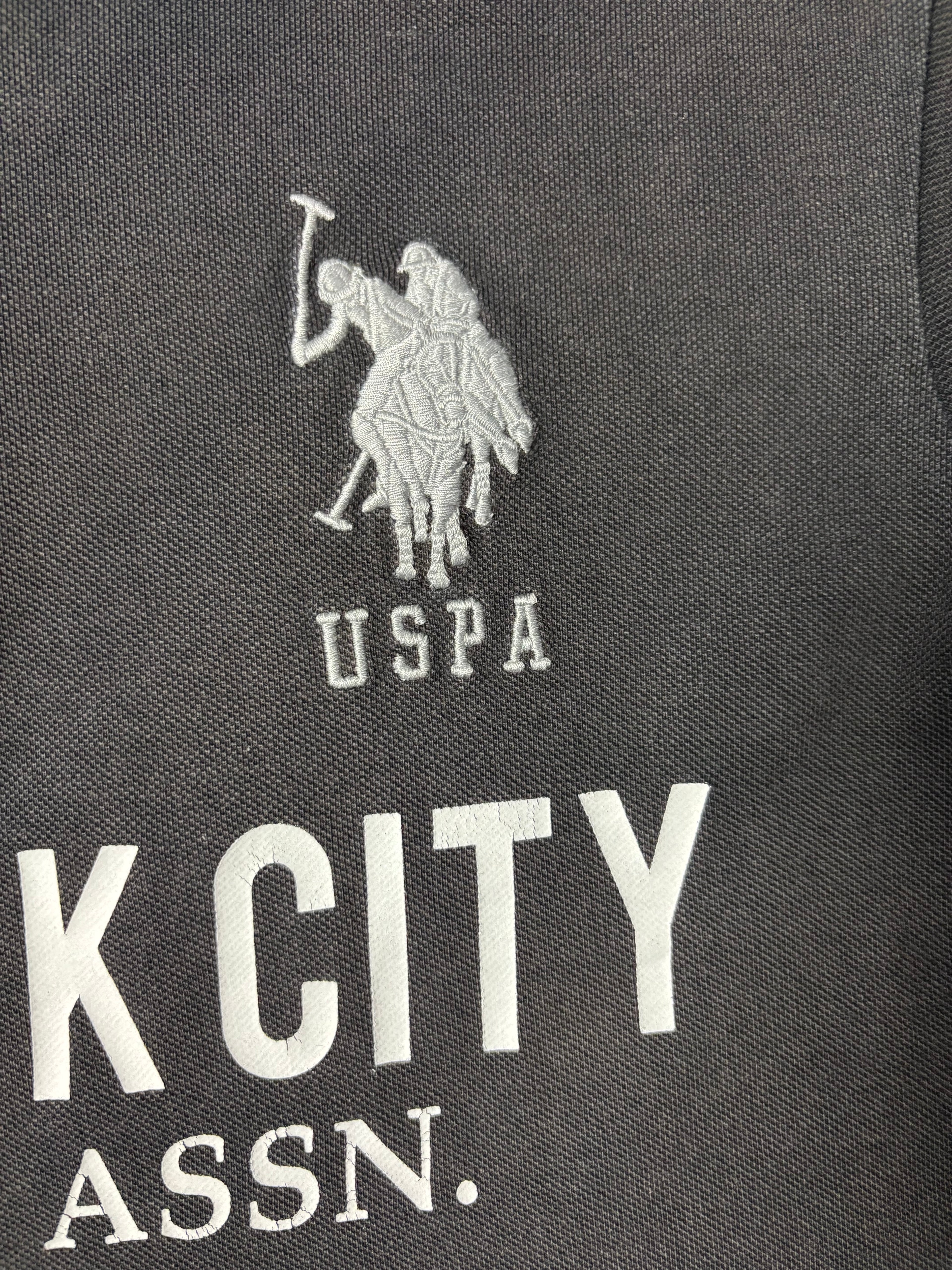 U.S. Polo Assn. "New York City" Big Pony Polo Shirt – Schwarz / Royal Blue – M