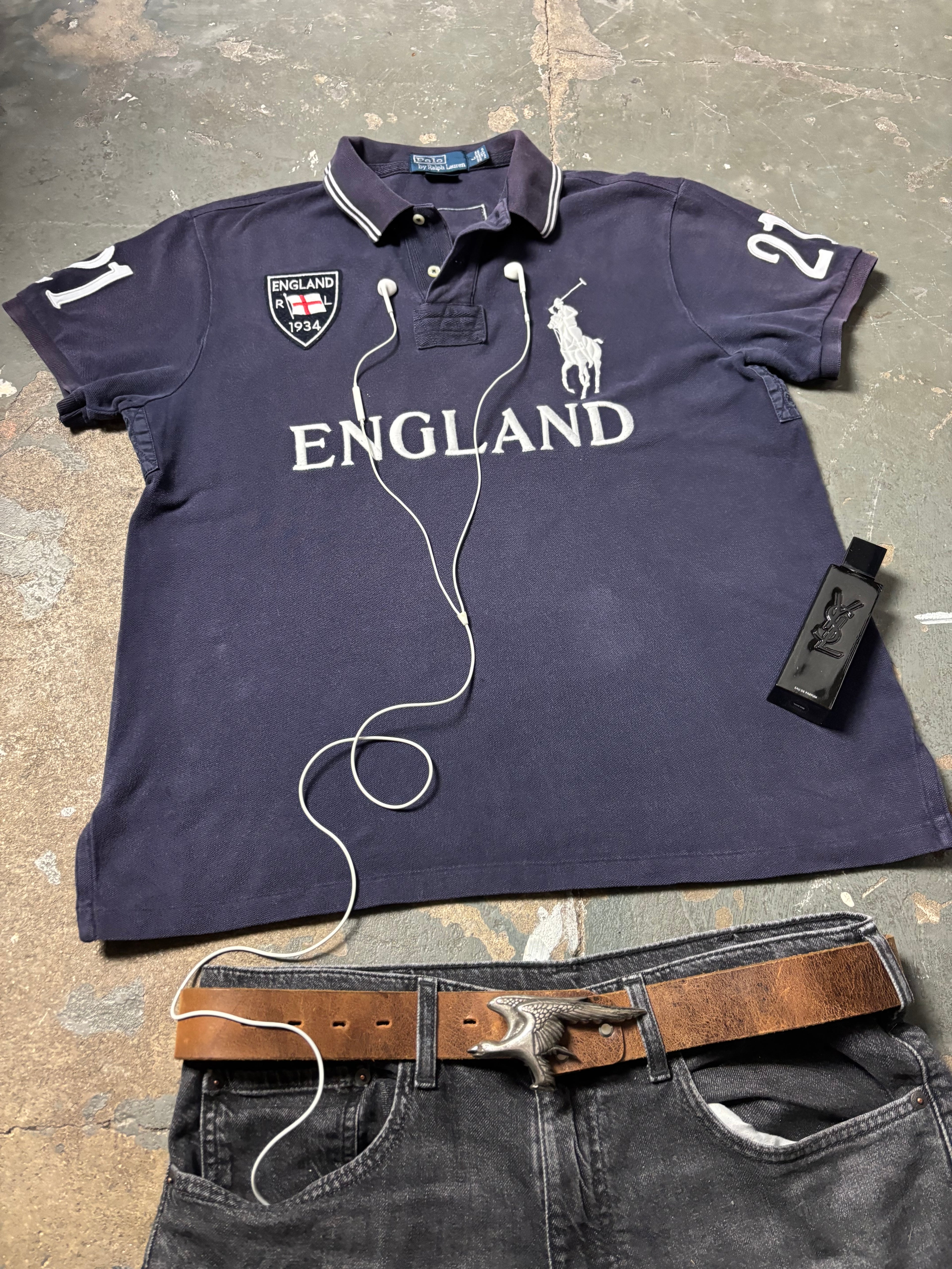 Auf dem Boden liegendes Ralph Lauren Polo Outfit Kombination Chief Keef Style
