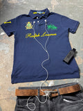 Auf dem Boden liegendes Ralph Lauren Polo Outfit Kombination Chief Keef Style
