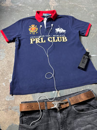 Auf dem Boden liegendes Ralph Lauren Polo Outfit Kombination Chief Keef Style